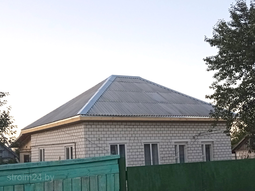 Вальмовая кровля из шифера в Речице