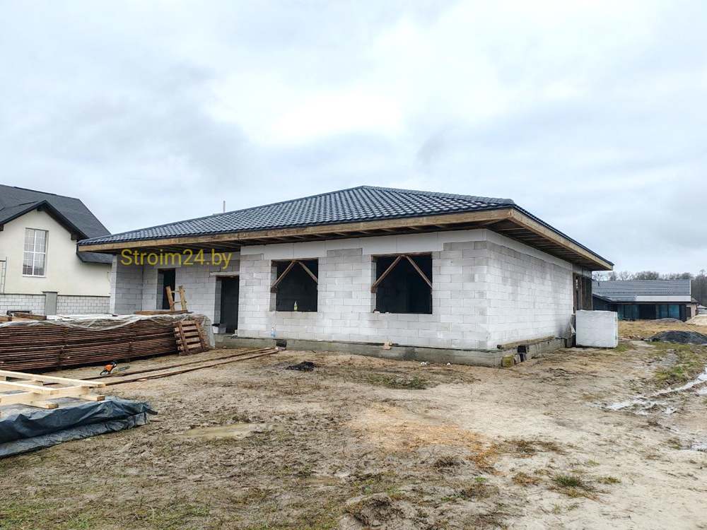 Монтаж новой вальмовой кровли из металлочерепицы